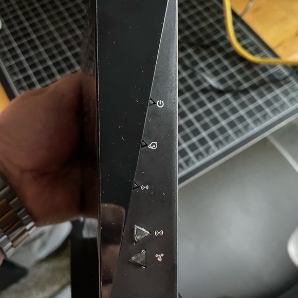 Netgear 300 router - Picture 2 of 3